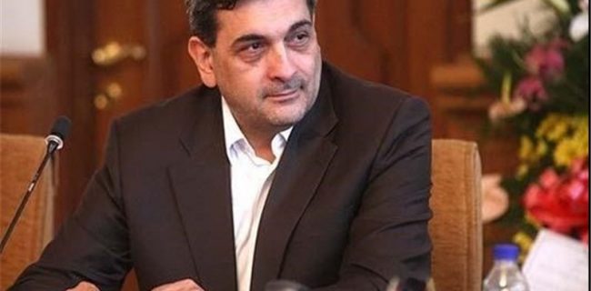 پیروز حناچی، شهردار سابق تهران نماینده معماران در شورای مرکزی نظام مهندسی کشور شد..