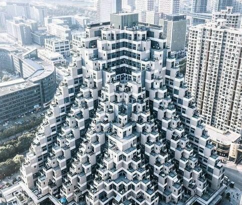 آپارتمانی شبیه به اهرام مصر در شانگهای چین