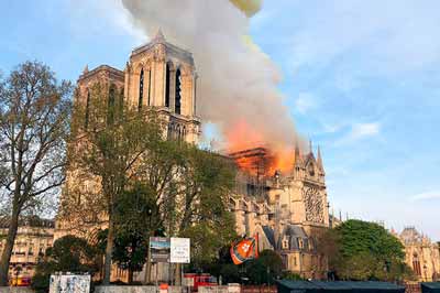 آتش سوزی کلیسای جامع نوتردام شهر پاریس