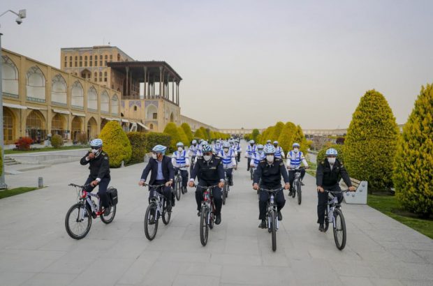پلیس های اصفهان پا به رکاب دوچرخه شدند