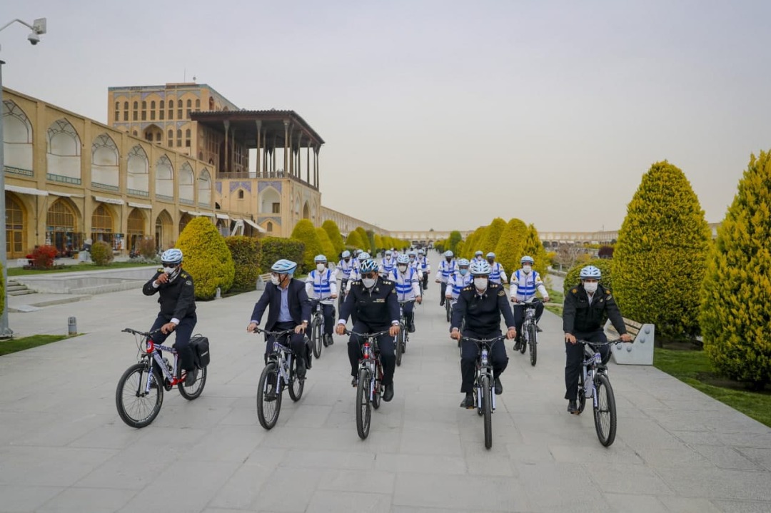 پلیس های اصفهان پا به رکاب دوچرخه شدند