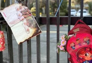دلم می‌سوزد و کاری ز دستم بر نمی‌آید