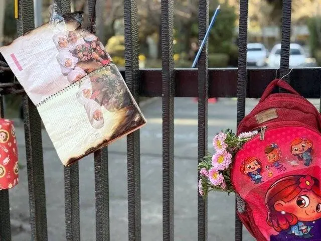 دلم می‌سوزد و کاری ز دستم بر نمی‌آید